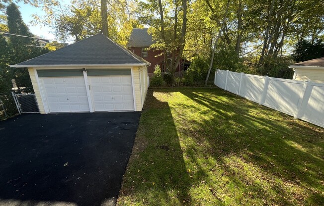 3 beds, 1 bath, 1,300 sqft, $3,200, Unit 2