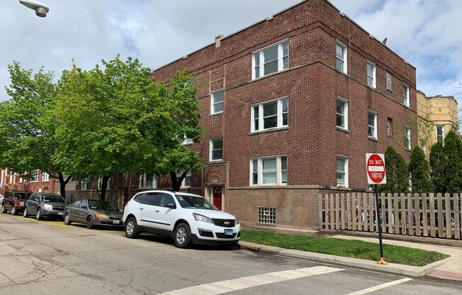 3 beds, 1 bath, $1,875, Unit 4402 -2