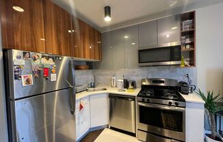 1 bed, 1 bath, 560 sqft, $2,100, Unit 44