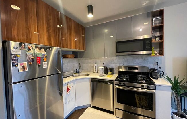 1 bed, 1 bath, 560 sqft, $2,100, Unit 44