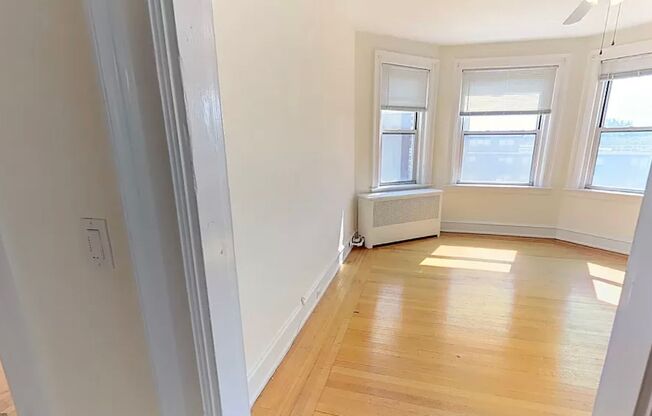 2 beds, 1 bath, 750 sqft, $3,400, Unit 53