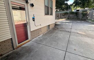 2 beds, 1 bath, $875