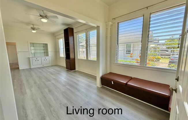 Classic 4 bdrm, 2 bath Lower Manoa Charm!