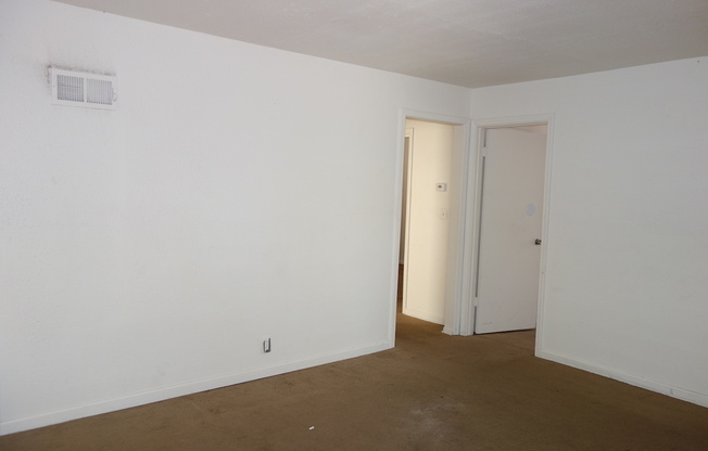 3 beds, 1 bath, $900, Unit 3018 E 61st St