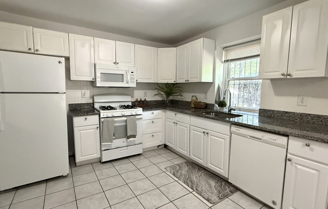 657 N 37 ST