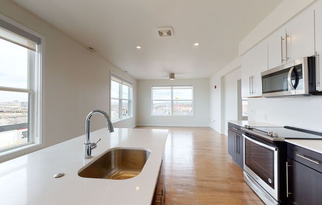 1 bed, 1 bath, 887 sqft, $1,900, Unit 501