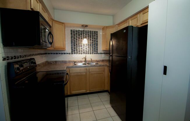 2 beds, 1 bath, $899, Unit 6