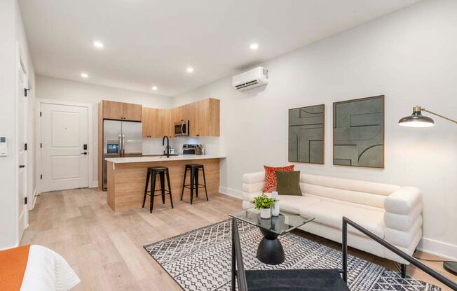 Studio, 1 bath, 420 sqft, $1,155, Unit 213