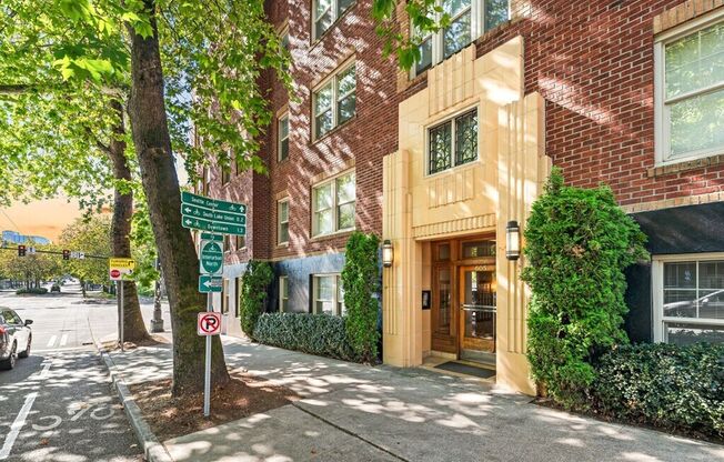 1 bed, 1 bath, 425 sqft, $1,920, Unit 303