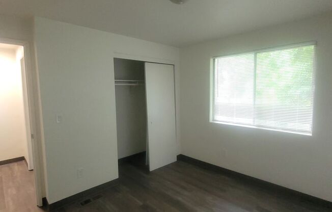 2 beds, 1 bath, 886 sqft, $1,200, Unit 2115 E. Barnett Rd. Unit D