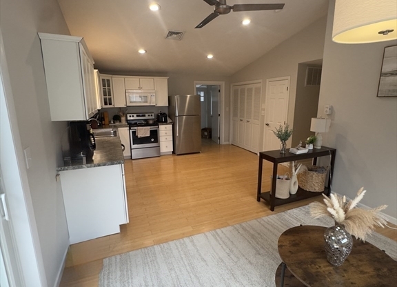 19 SKYLINE DR