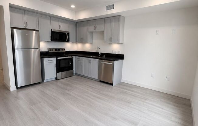 1 bed, 1 bath, 581 sqft, $2,475, Unit T407
