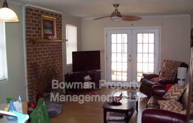 132 OXFORD CT