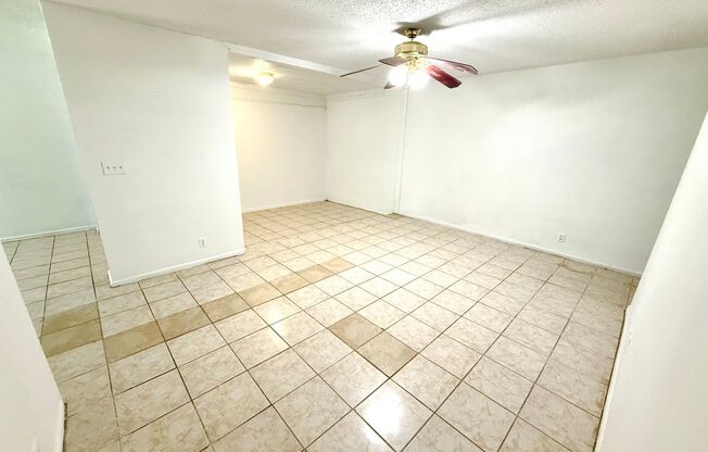 Charming 3 Bedroom / 2 Bath Home with Fenced Yard Near Windcrest!