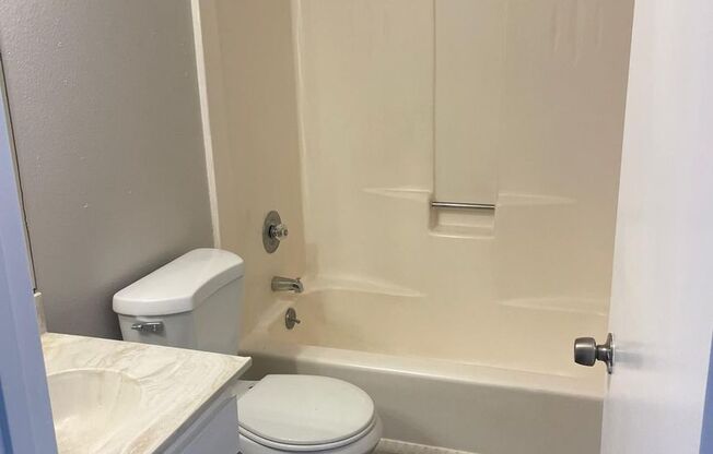 2 beds, 2 baths, 826 sqft, $1,450, Unit Unit 140