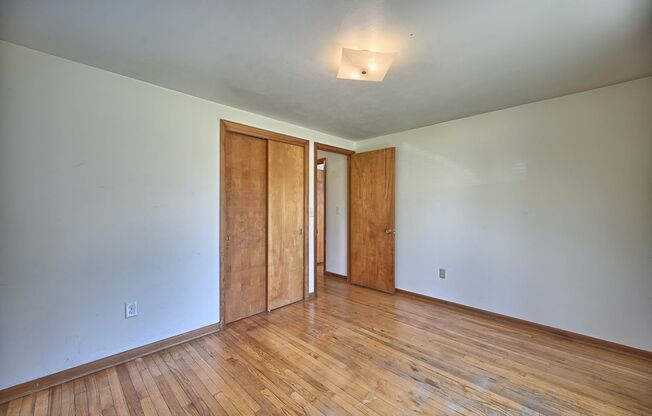 2 beds, 1 bath, $1,195