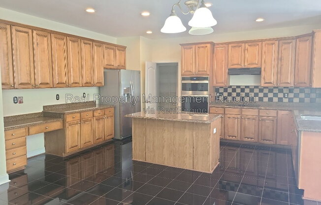 7801 KENSINGTON MNR LN
