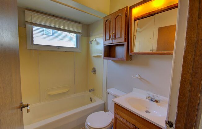 3 beds, 1 bath, $1,195