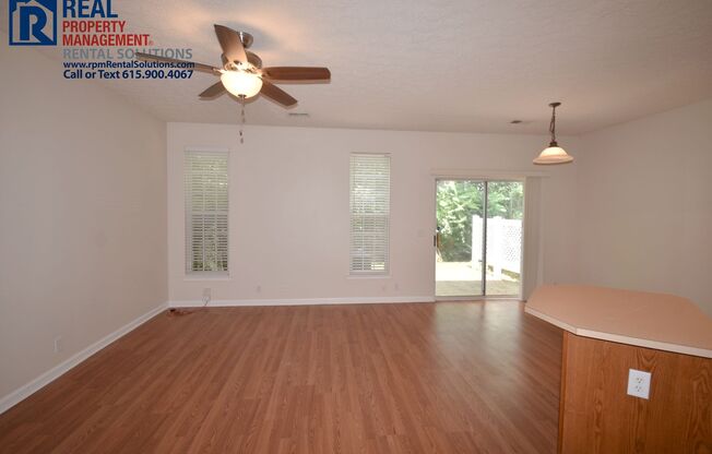 GREAT 3 bd townhome w/ attached garage, just 1 mile to I-24 at Bell Road!