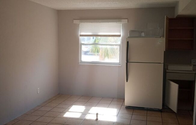 3 beds, 1 bath, 900 sqft, $1,645