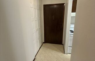 2 beds, 1 bath, $800, Unit 16