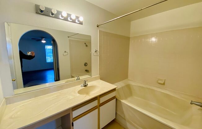 2 beds, 2 baths, 1,053 sqft, $1,550, Unit 2200 FORT APACHE #1106