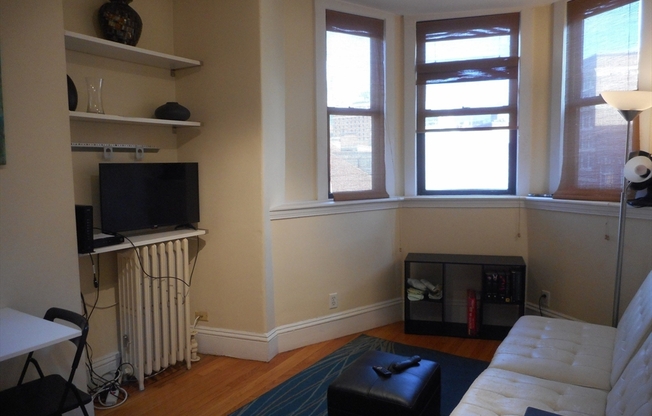 1 bed, 1 bath, 350 sqft, $2,600, Unit 5