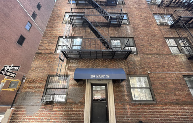 Studio, 1 bath, 410 sqft, $2,650, Unit 1G