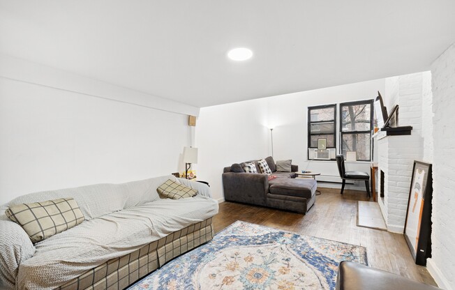 307 W 29 ST