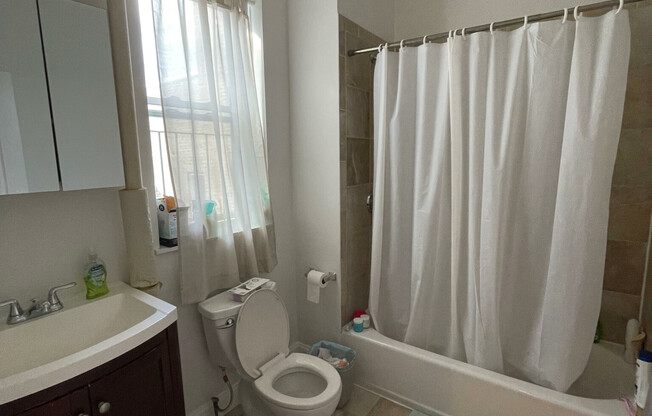 2 beds, 1 bath, $3,000, Unit 23