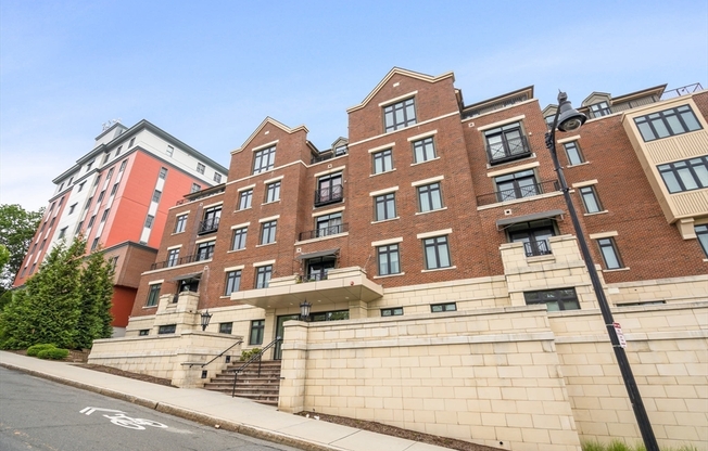 2 beds, 2 baths, 982 sqft, $4,250, Unit 103