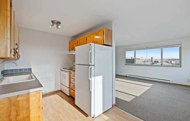 1 bed, 1 bath, 700 sqft, $1,695, Unit 400