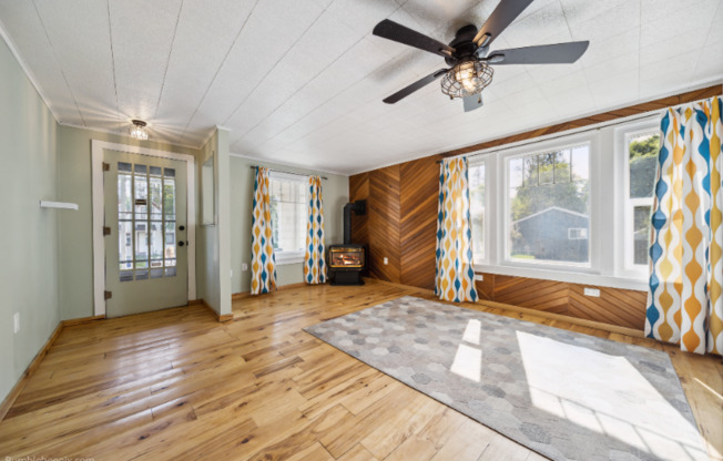 101 E MILLER AVE
