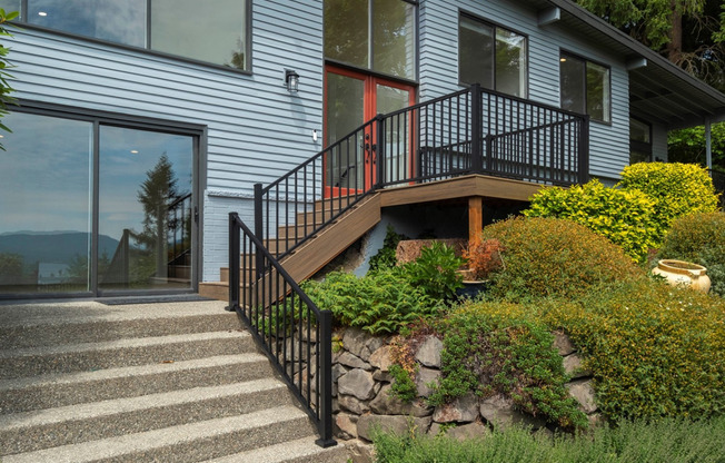 Elegant 4 bed home with Lake Sammamish Views! Available Now!