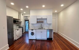 Bright One Bedroom Apartment in Washington Square West!