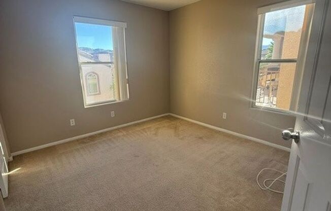 3 beds, 2.5 baths, $2,300