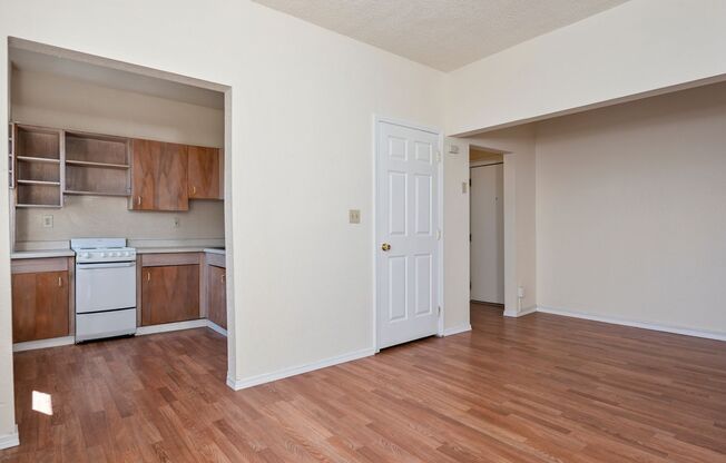 Studio, 1 bath, 400 sqft, $1,195, Unit B02
