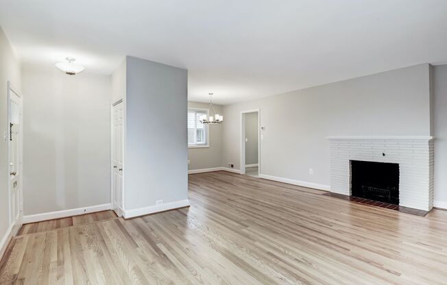 3 Bed 2.5 Bathroom - Chevy Chase Rancher - Freshly Painted and New Appliances