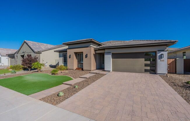 Exquisite luxury home in thriving Gilbert