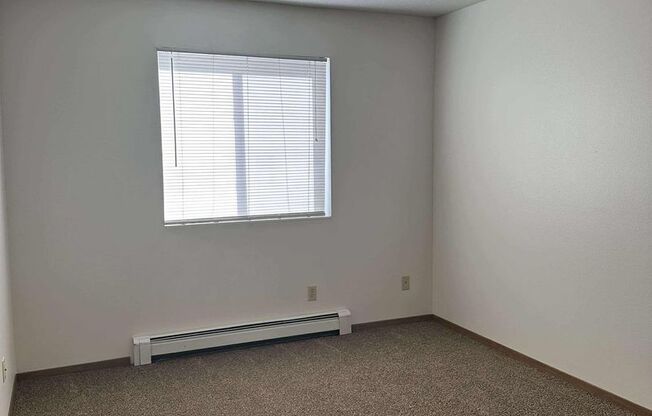 2 beds, 1 bath, $1,025, Unit 1704-202