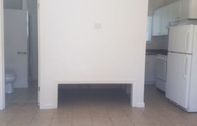 Studio, 1 bath, 400 sqft, $1,425, Unit 30