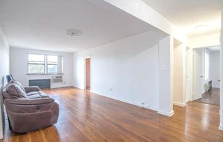 2 beds, 1 bath, 900 sqft, $2,400, Unit 6C
