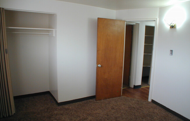 2 beds, 1 bath, 794 sqft, $900, Unit Apt 3B