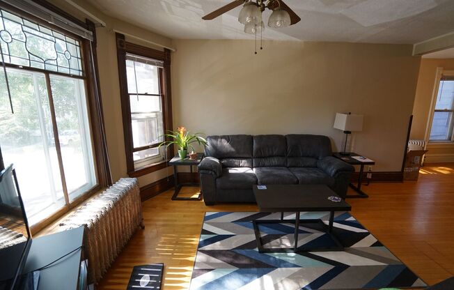 2 beds, 1 bath, $1,640