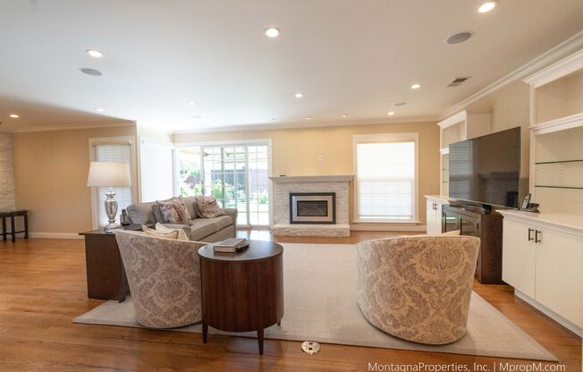 Remodeled single story Willow Glen home with hardwood floors, 2 car garage and AC!