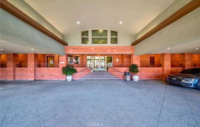 2 beds, 2 baths, 1,042 sqft, $3,600