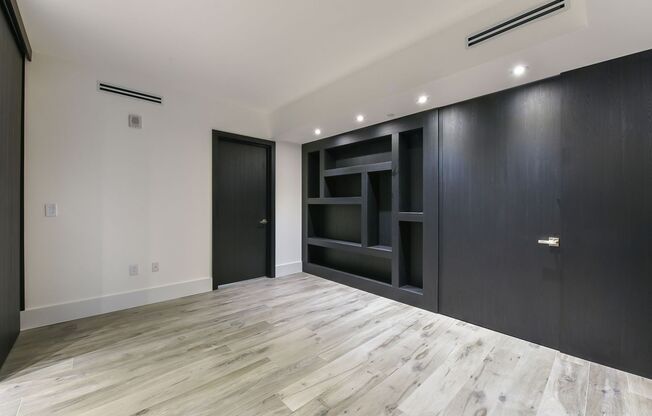 Completed remodeled large 3 bed 3 bath + den in Brickell with stunning city and water views.