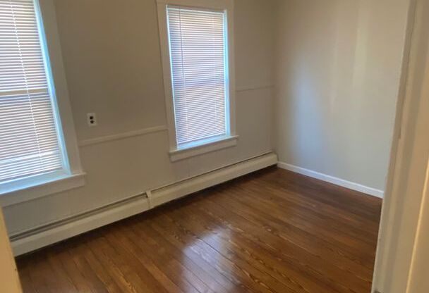 3 beds, 1 bath, $2,100, Unit 628 Smith #2