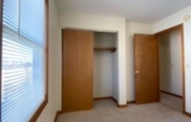 2 beds, 1 bath, $895, Unit APT. 3