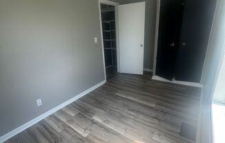 915 W Powers St- Unit 1
